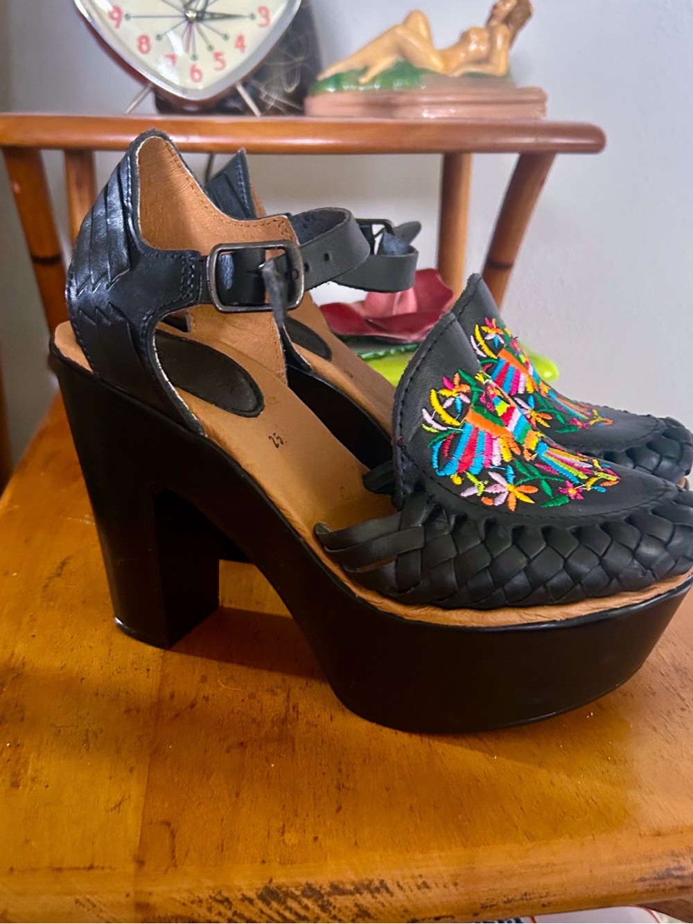 Retro Platform Heels | Black | Embroidered | Mexican | 8
